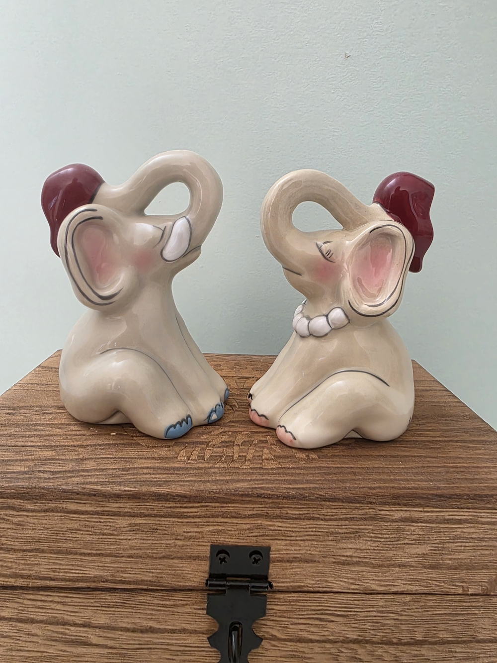Blue Sky Signed Heather Goldminc Lucky Trunk Up Salt And Peppers